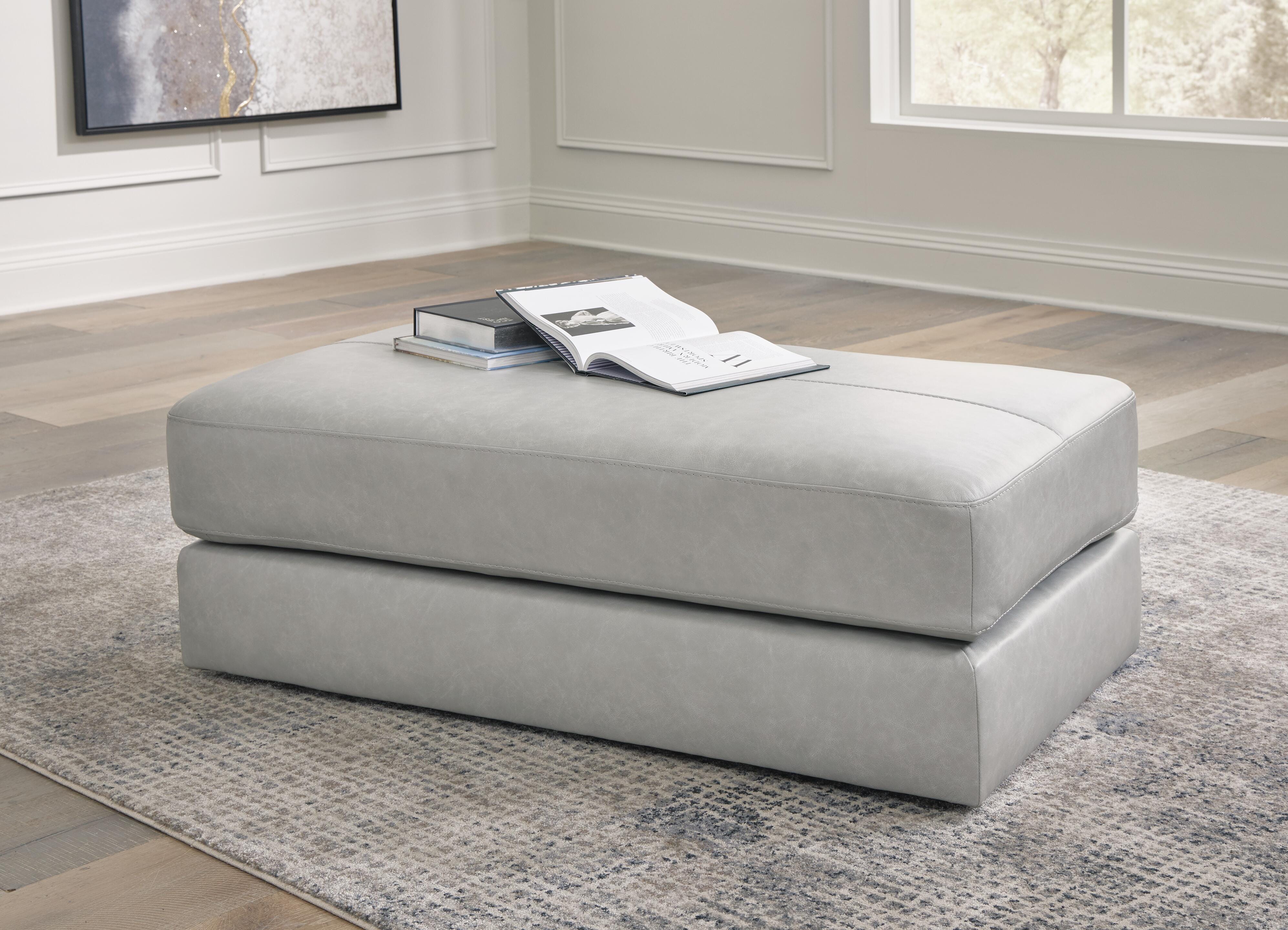 Amiata 2-Piece Sectional with Chaise and Ottoman in Glacier