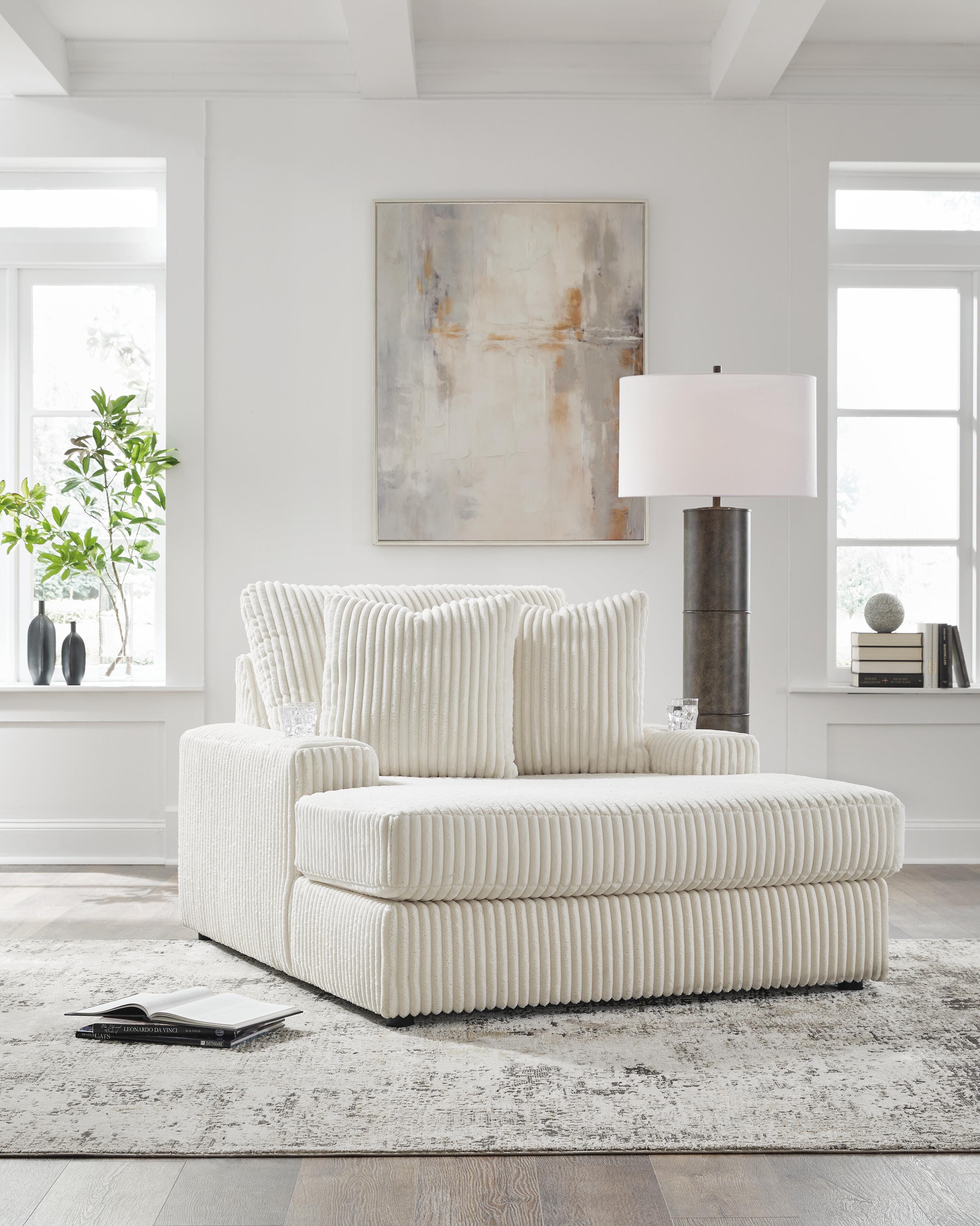 Lindyn Ivory Chaise w/ 2 Cup Holders & USB Charging Port