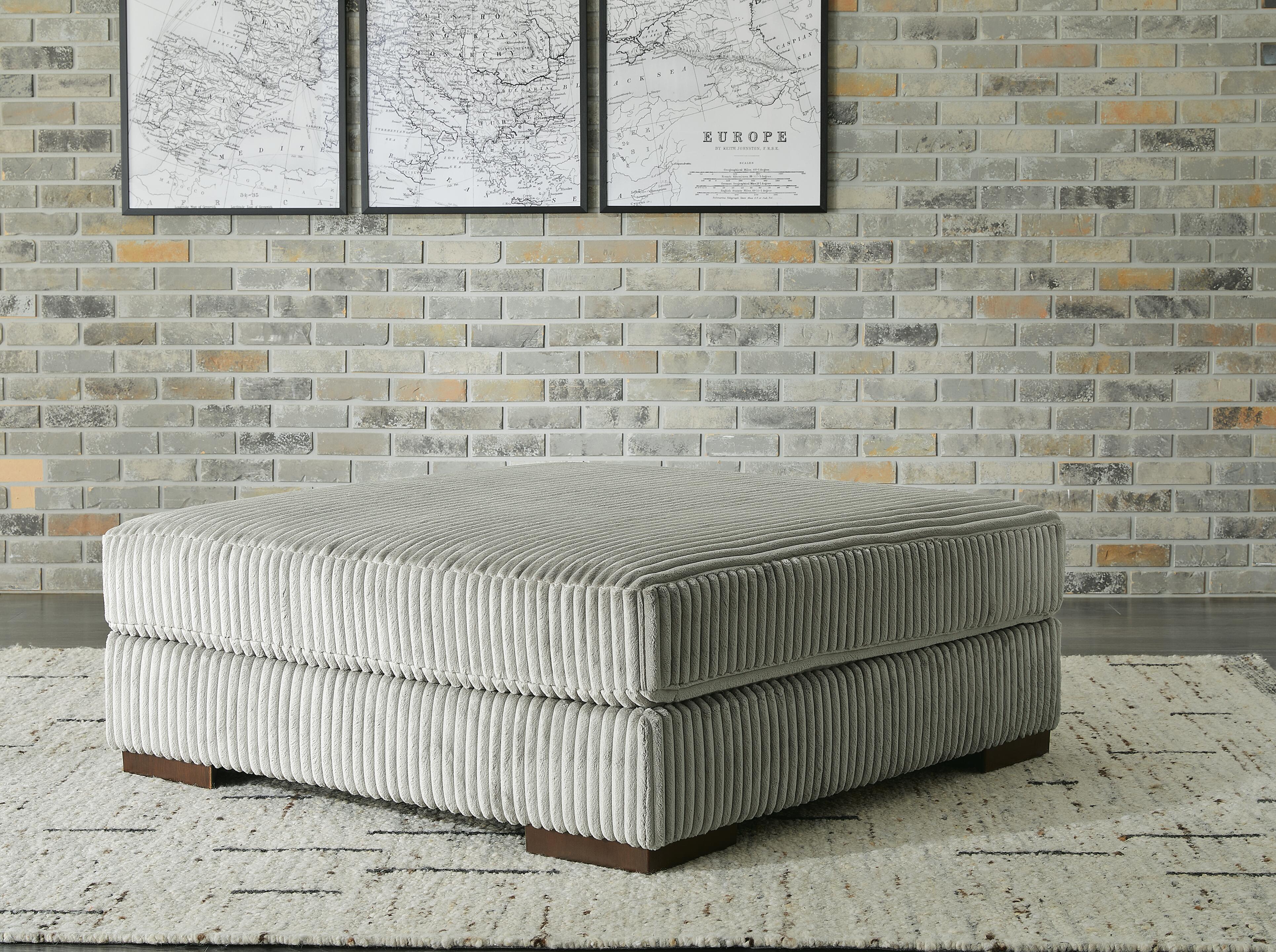 Lindyn 4-Piece Sectional and Ottoman in Fog