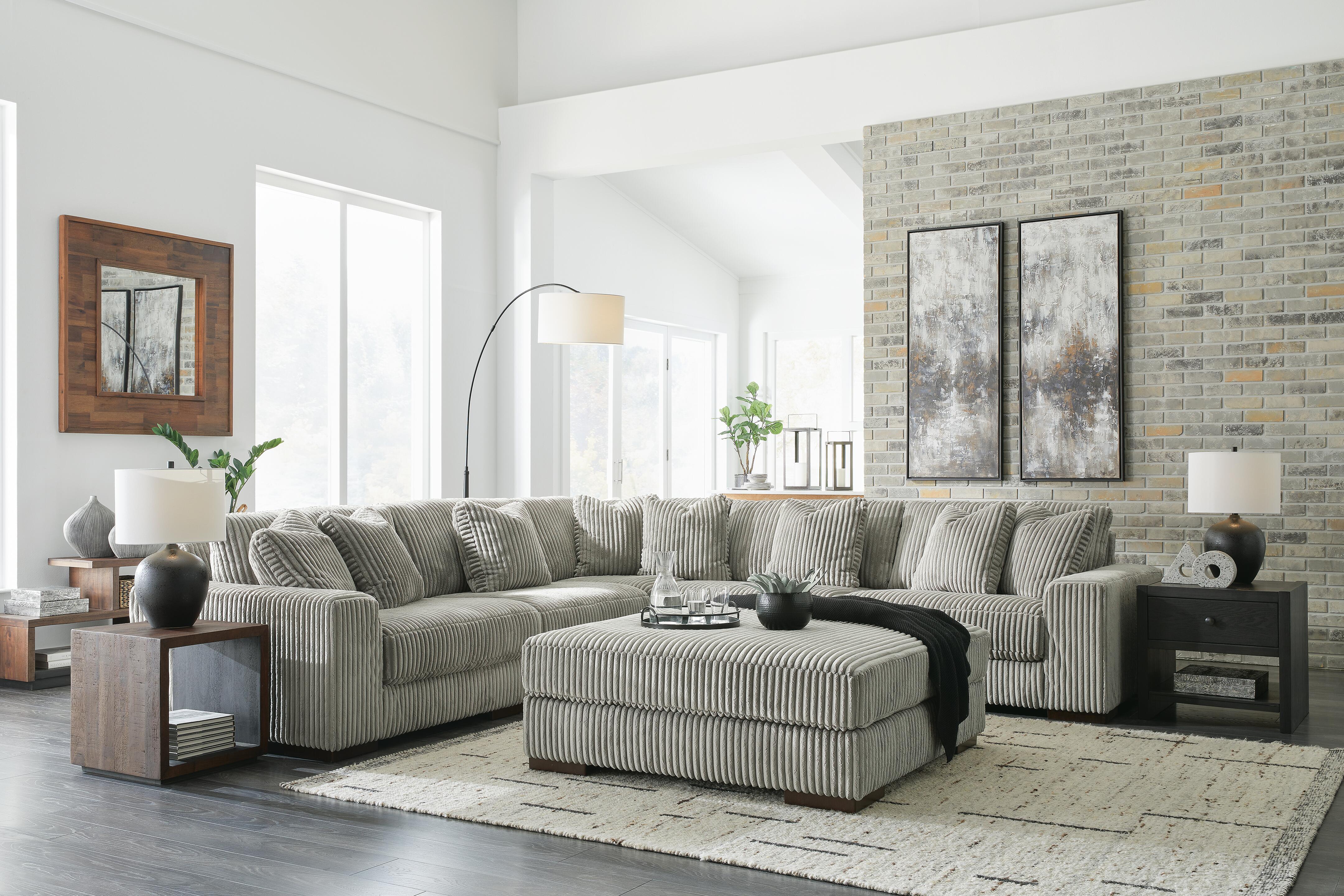 Lindyn 5-Piece Sectional and Ottoman in Fog